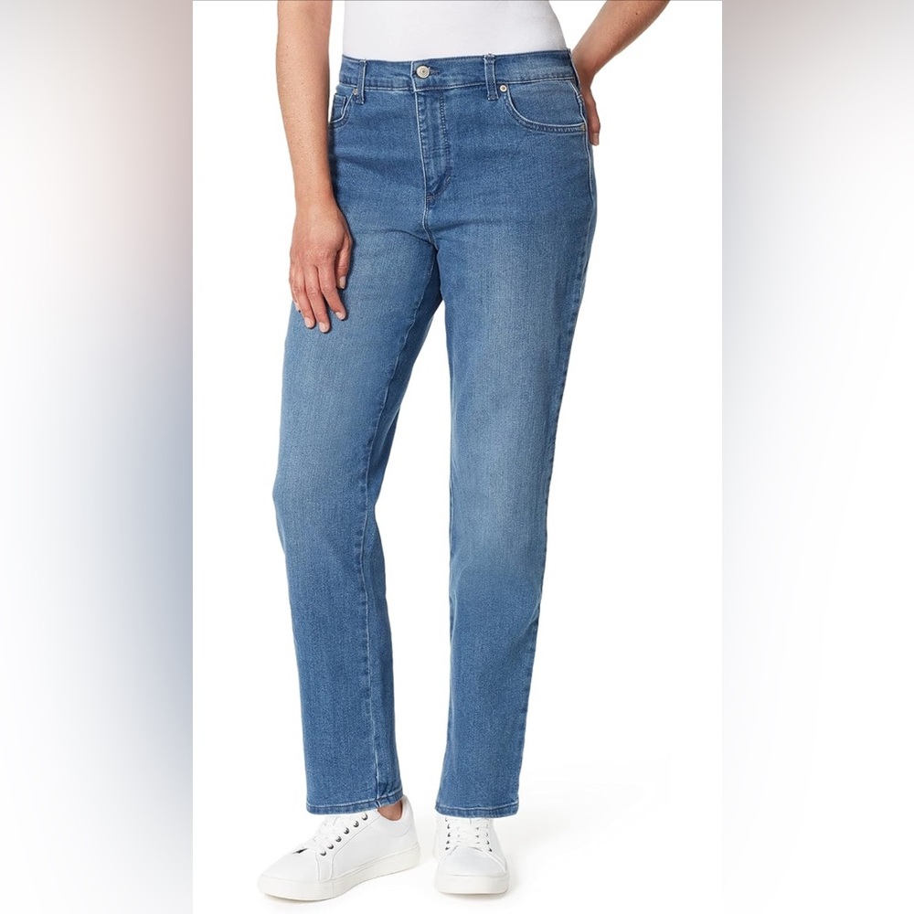 Gloria Vanderbilt Women's Amanda Straight Leg Jean in Rinse Wash size 10 Short
